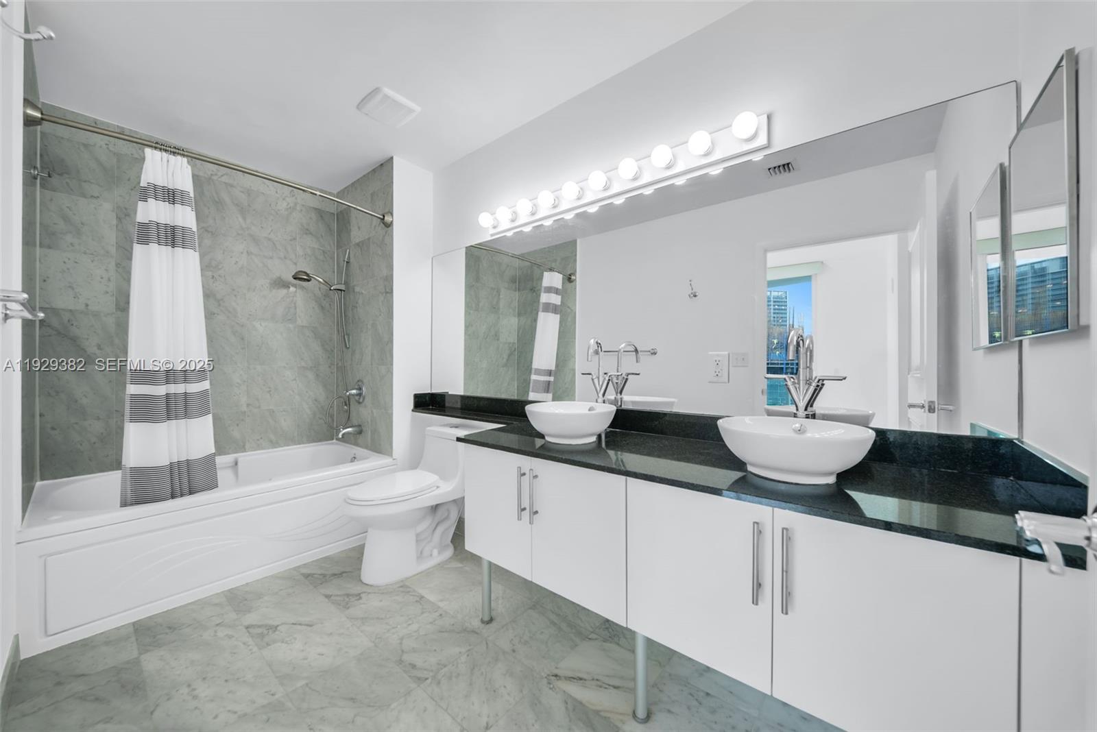 31 SE 5th St #4314, Miami FL 33131
