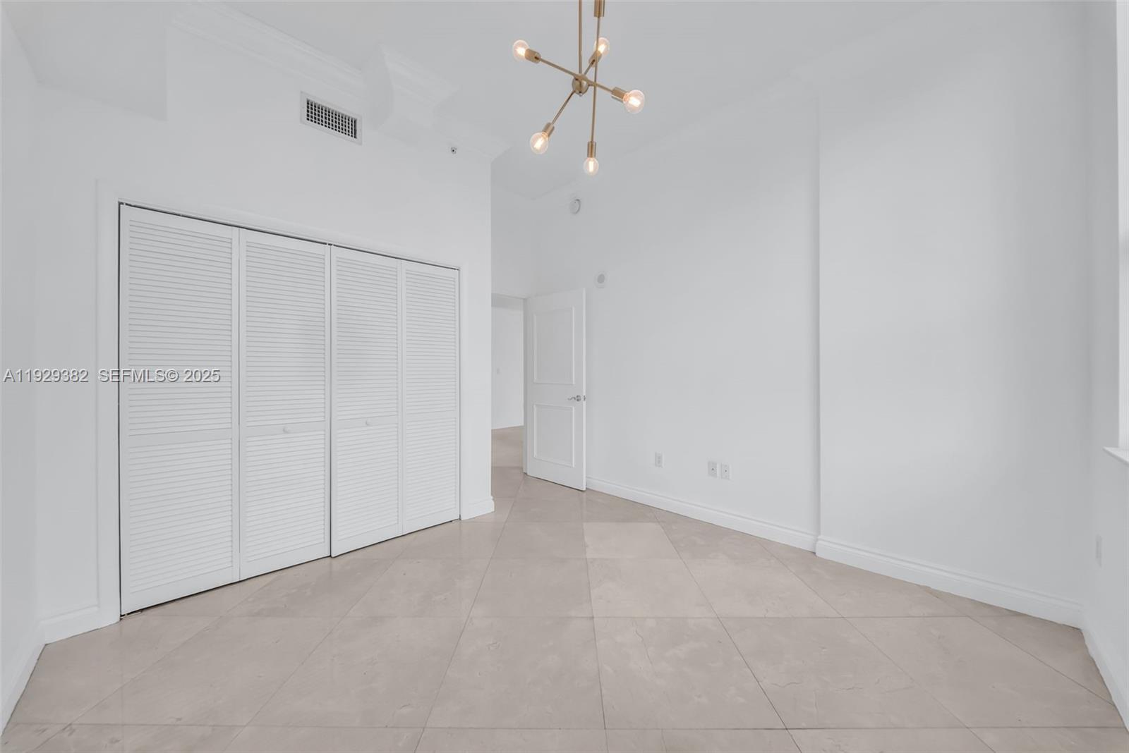 31 SE 5th St #4314, Miami FL 33131