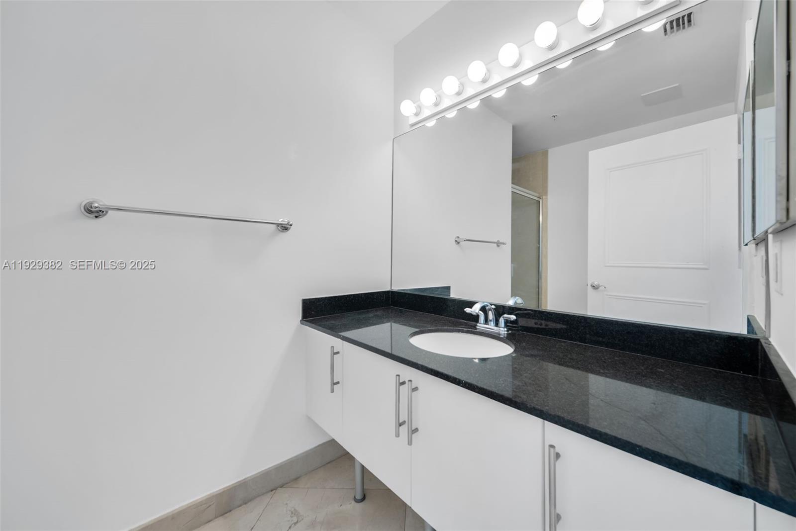 31 SE 5th St #4314, Miami FL 33131