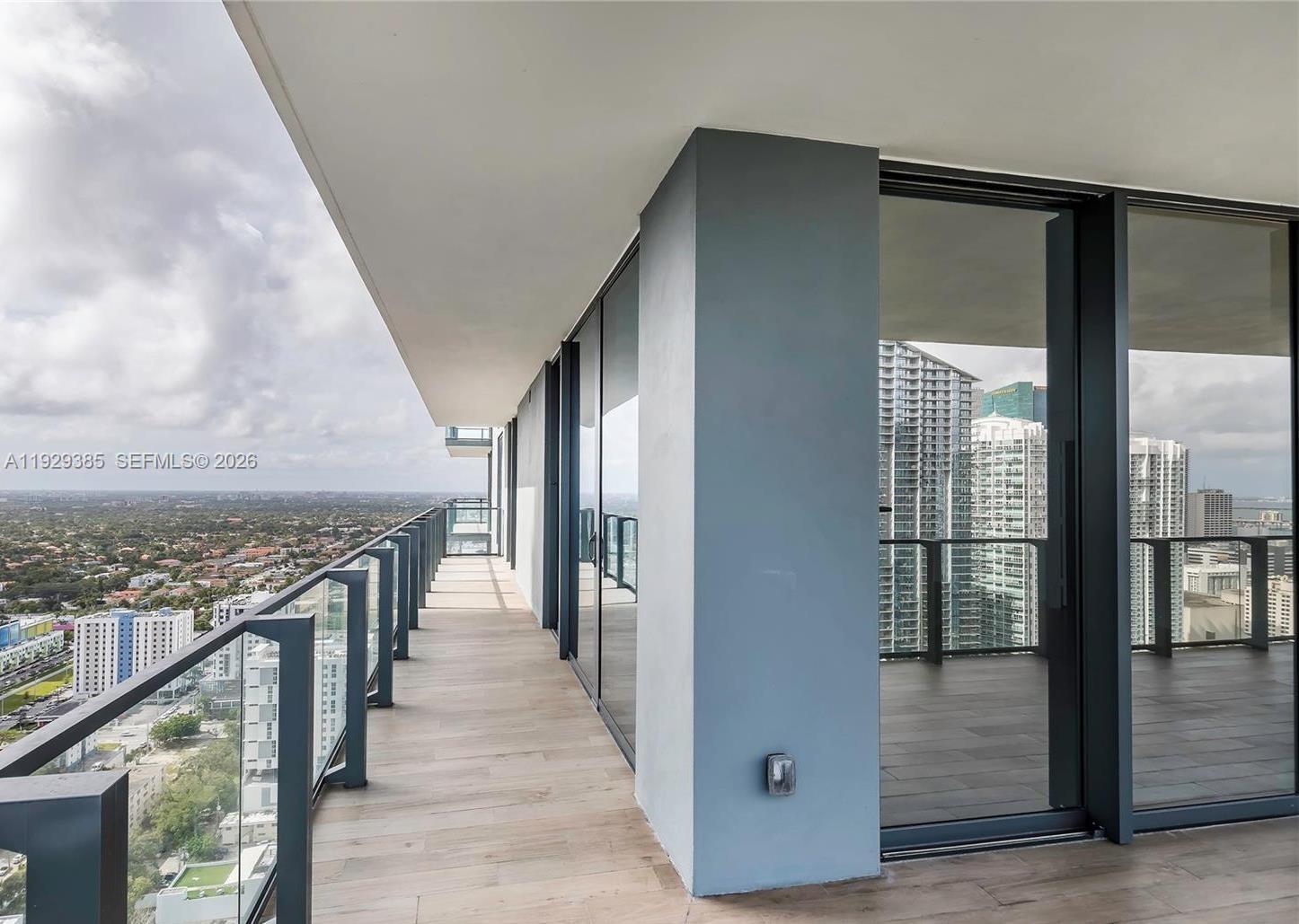88 SW 7th St #2501, Miami FL 33130