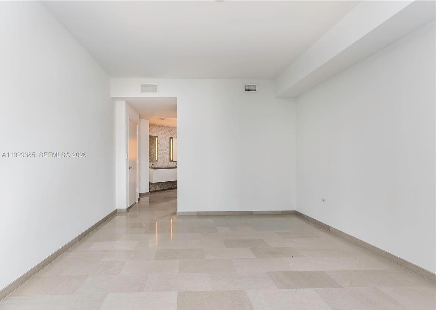 88 SW 7th St #2501, Miami FL 33130