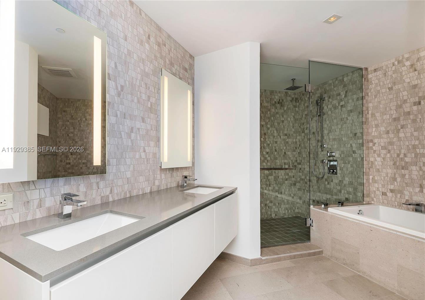 88 SW 7th St #2501, Miami FL 33130