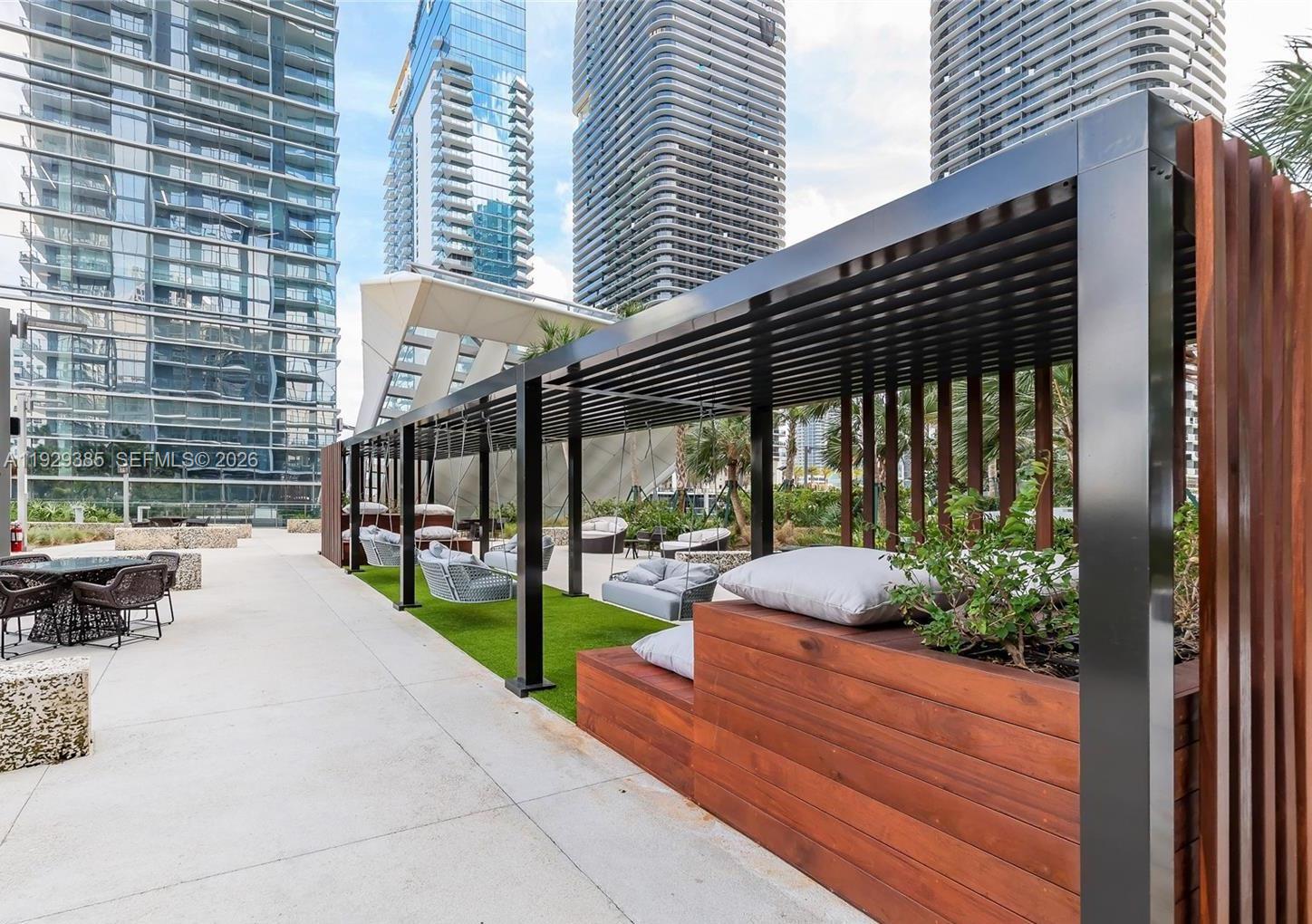 88 SW 7th St #2501, Miami FL 33130