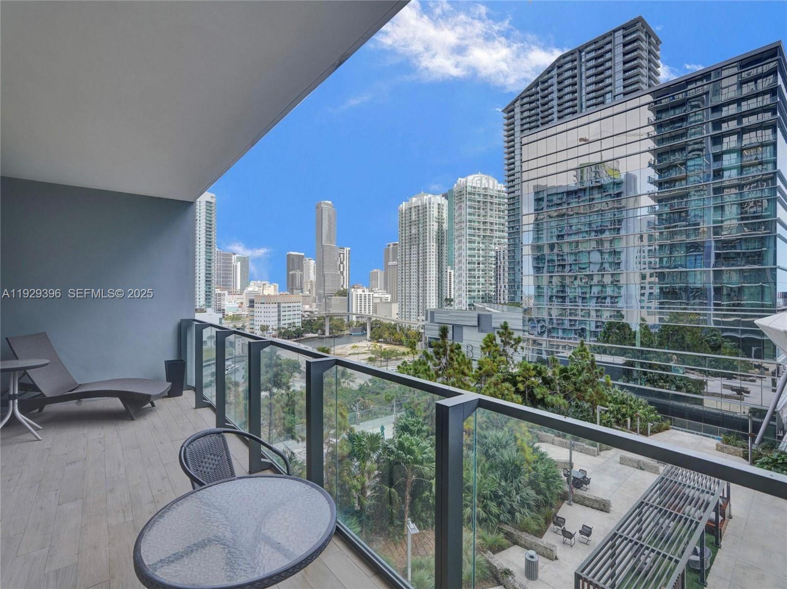 88 SW 7th St #907, Miami FL 33130
