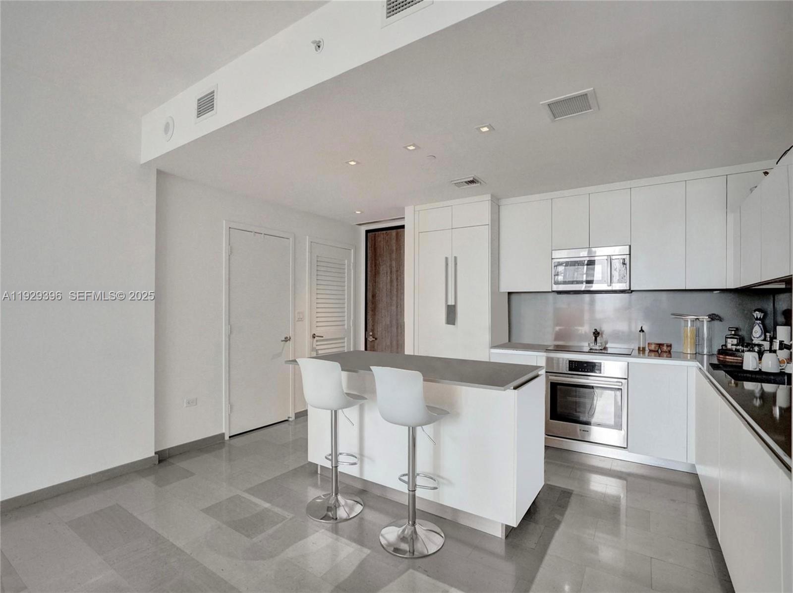 88 SW 7th St #907, Miami FL 33130