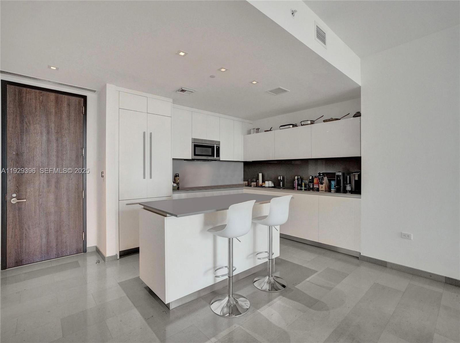 88 SW 7th St #907, Miami FL 33130