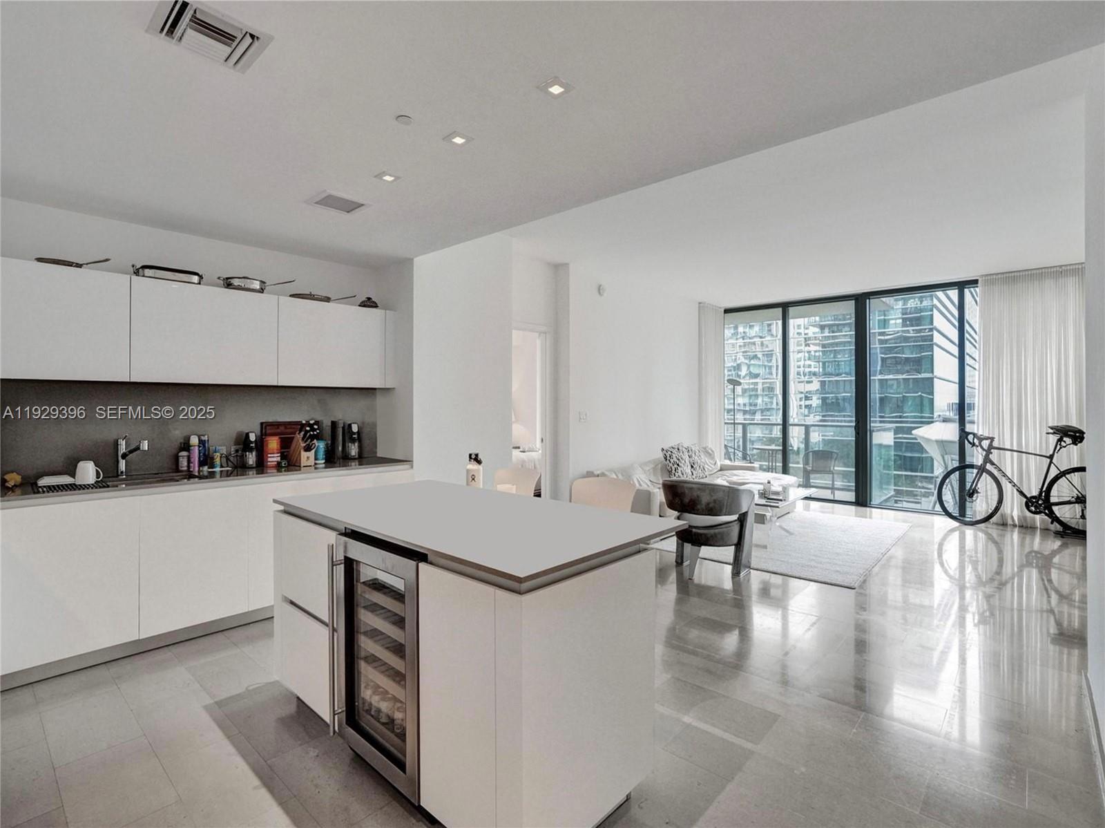 88 SW 7th St #907, Miami FL 33130
