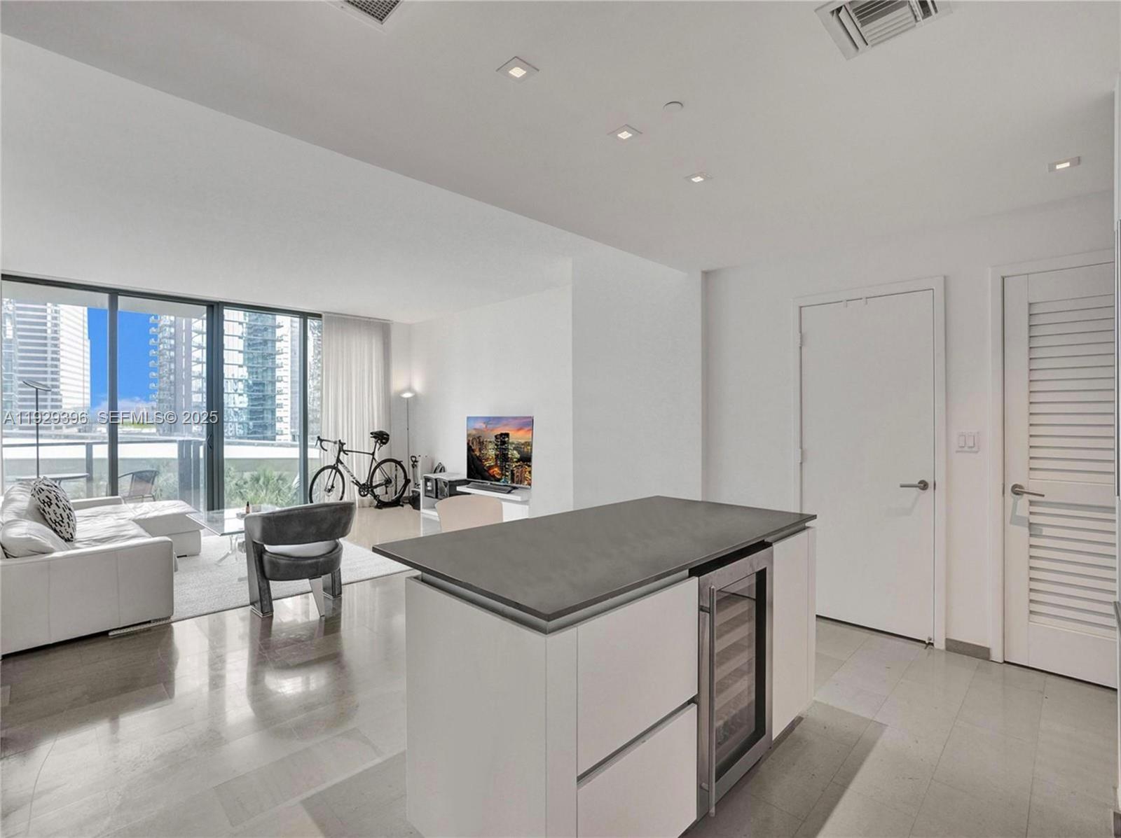 88 SW 7th St #907, Miami FL 33130