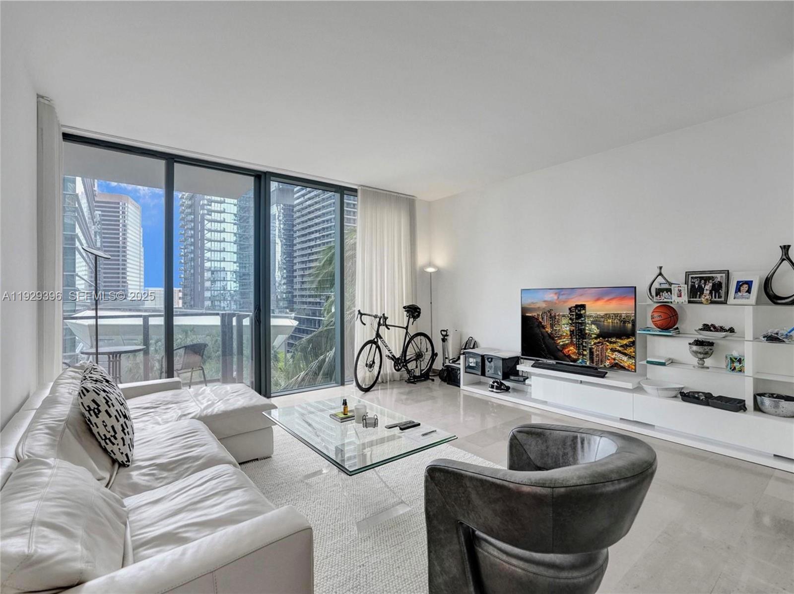 88 SW 7th St #907, Miami FL 33130