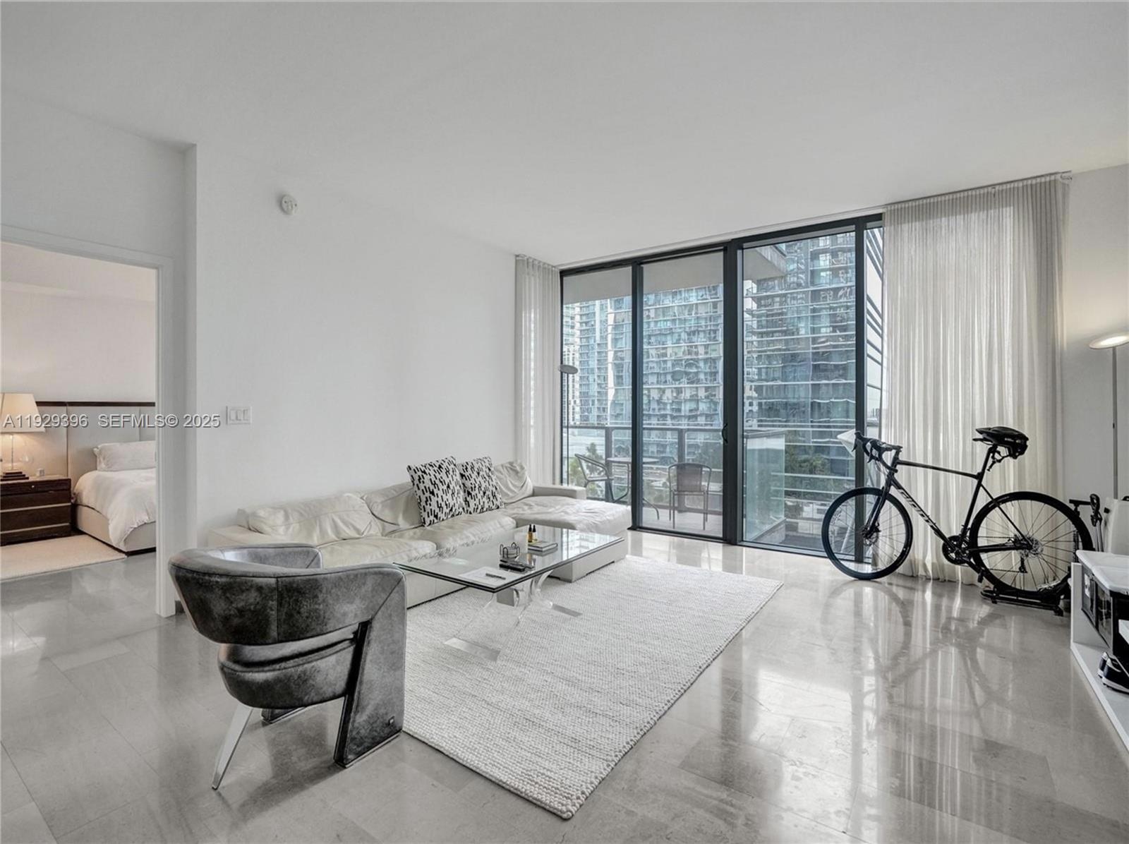 88 SW 7th St #907, Miami FL 33130