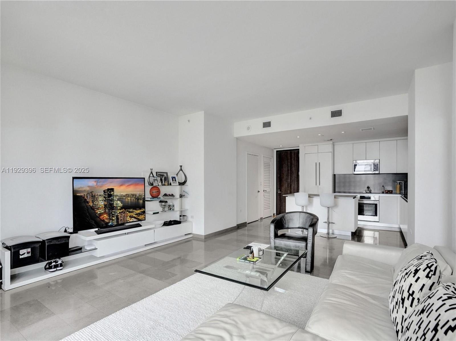 88 SW 7th St #907, Miami FL 33130