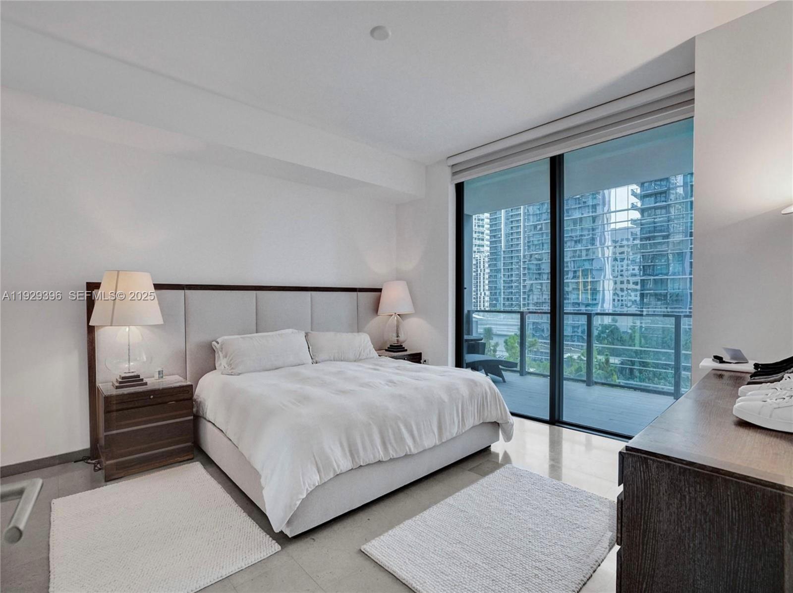 88 SW 7th St #907, Miami FL 33130