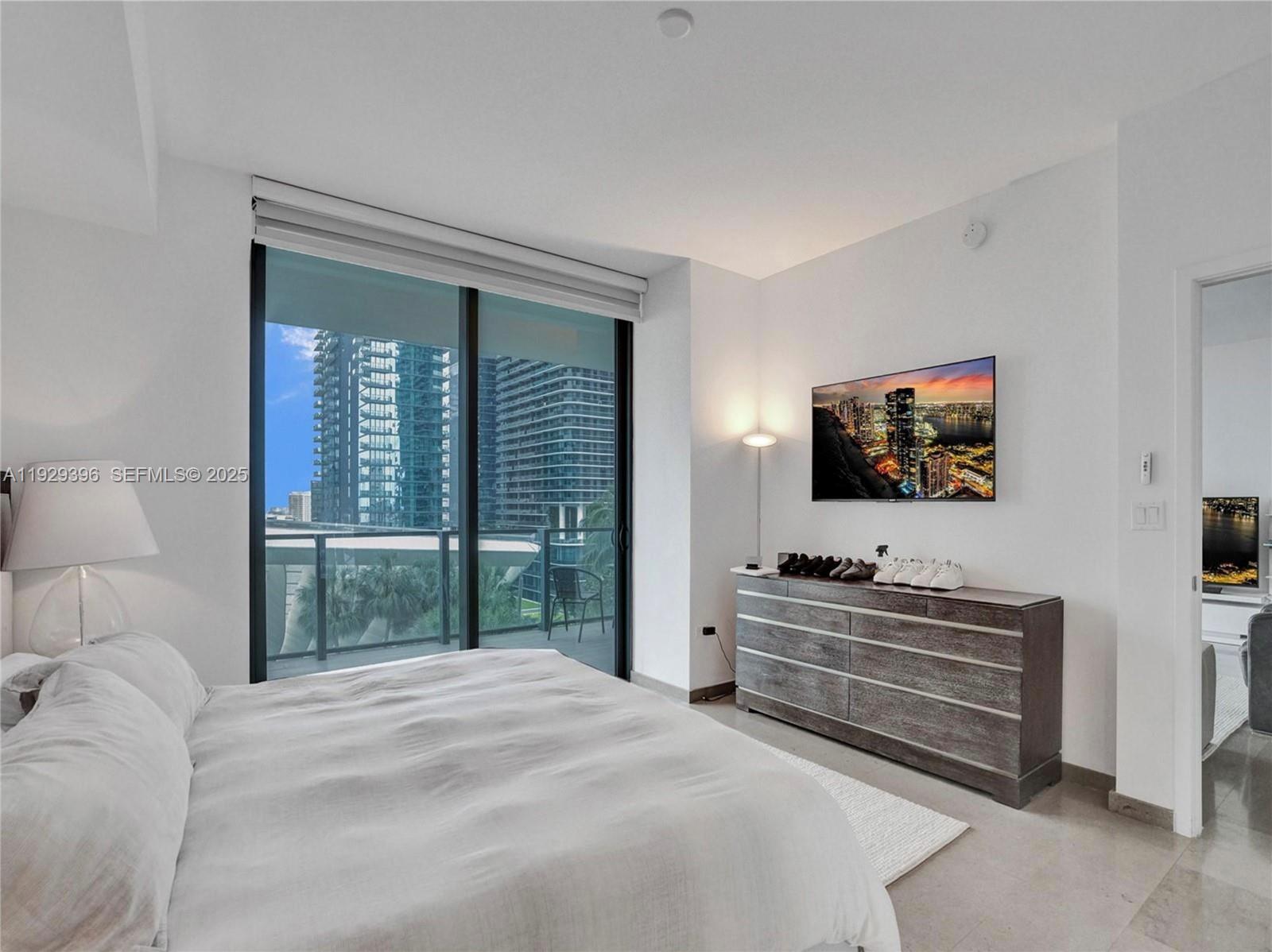 88 SW 7th St #907, Miami FL 33130