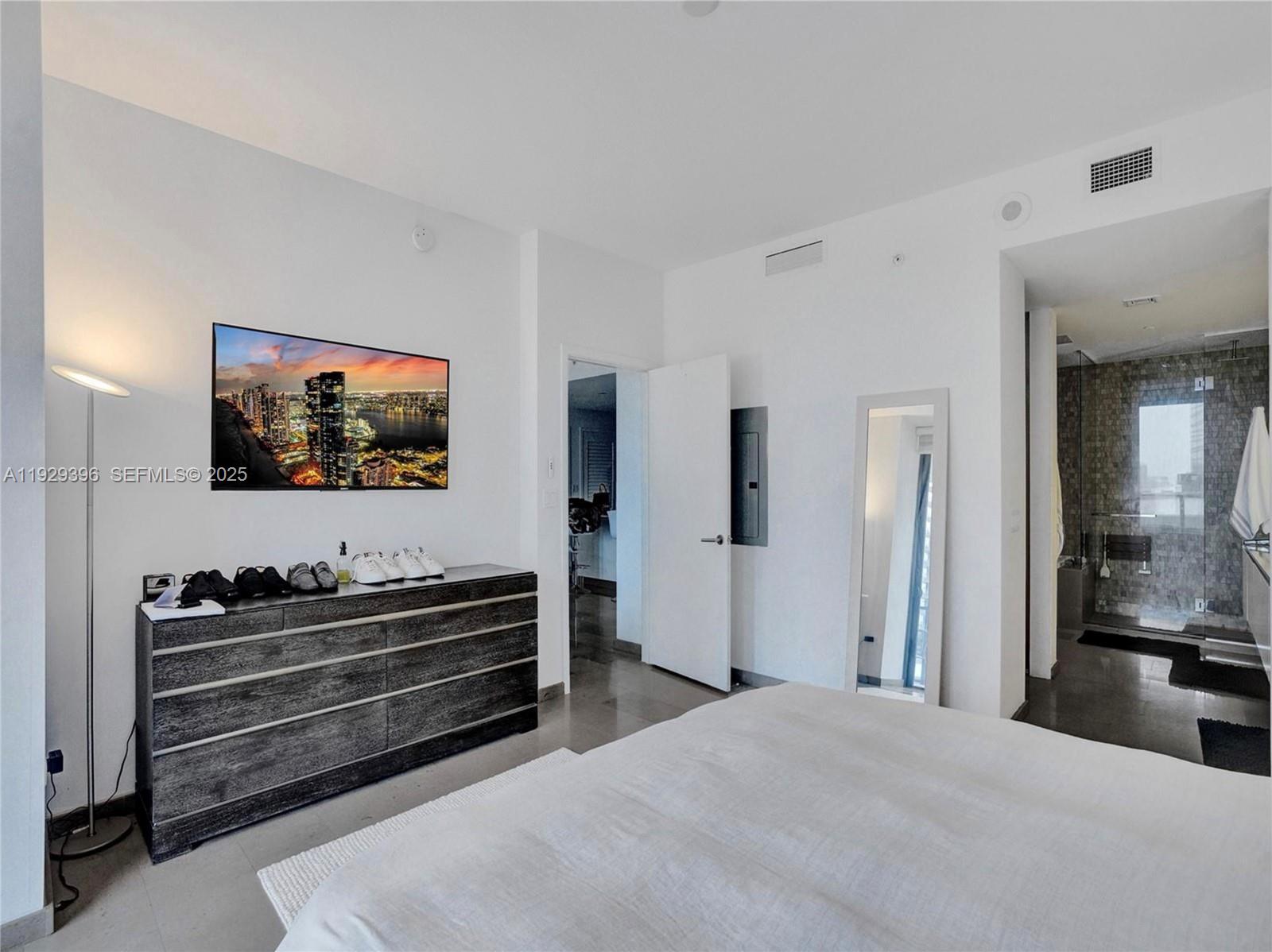 88 SW 7th St #907, Miami FL 33130