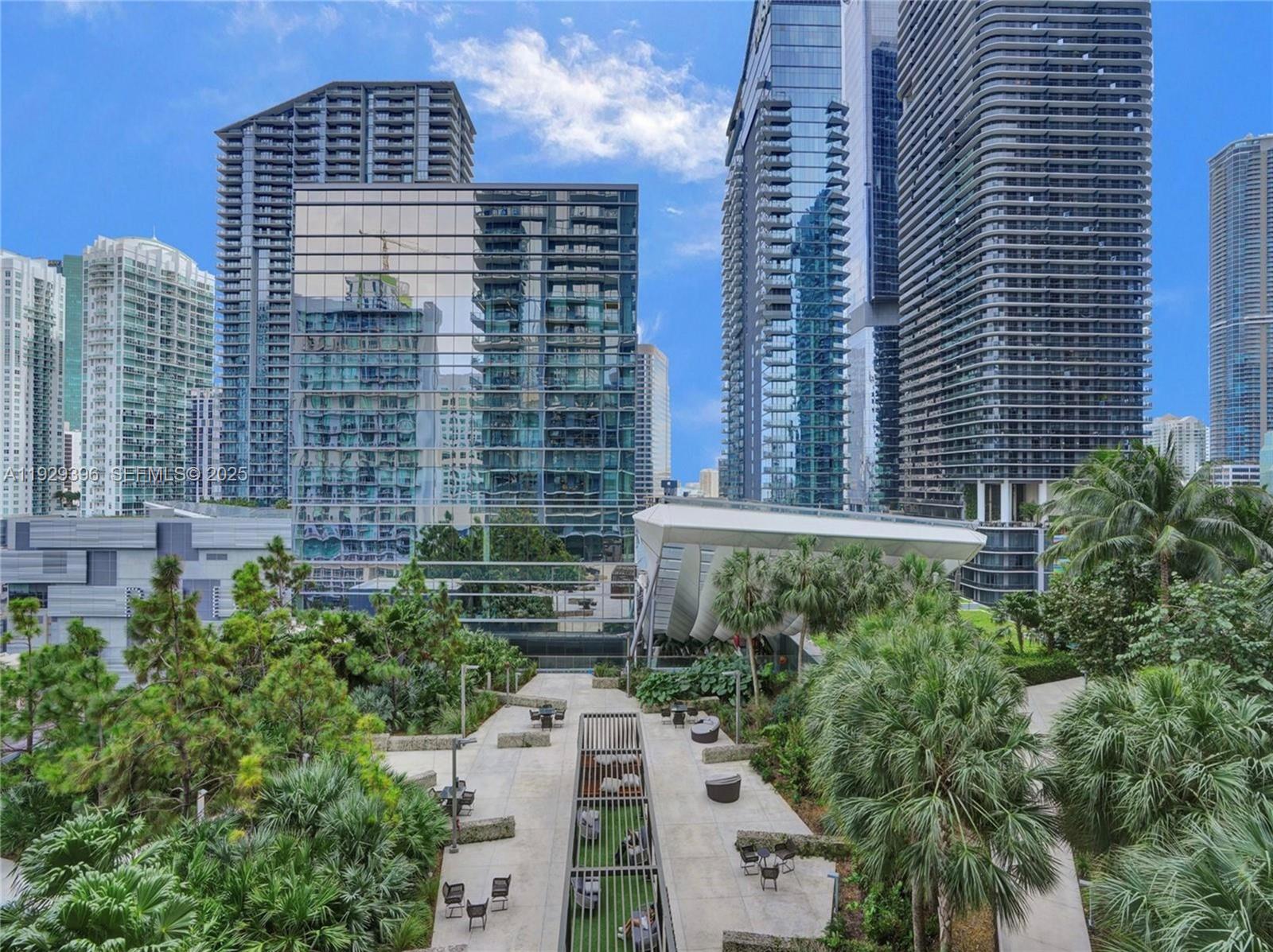 88 SW 7th St #907, Miami FL 33130