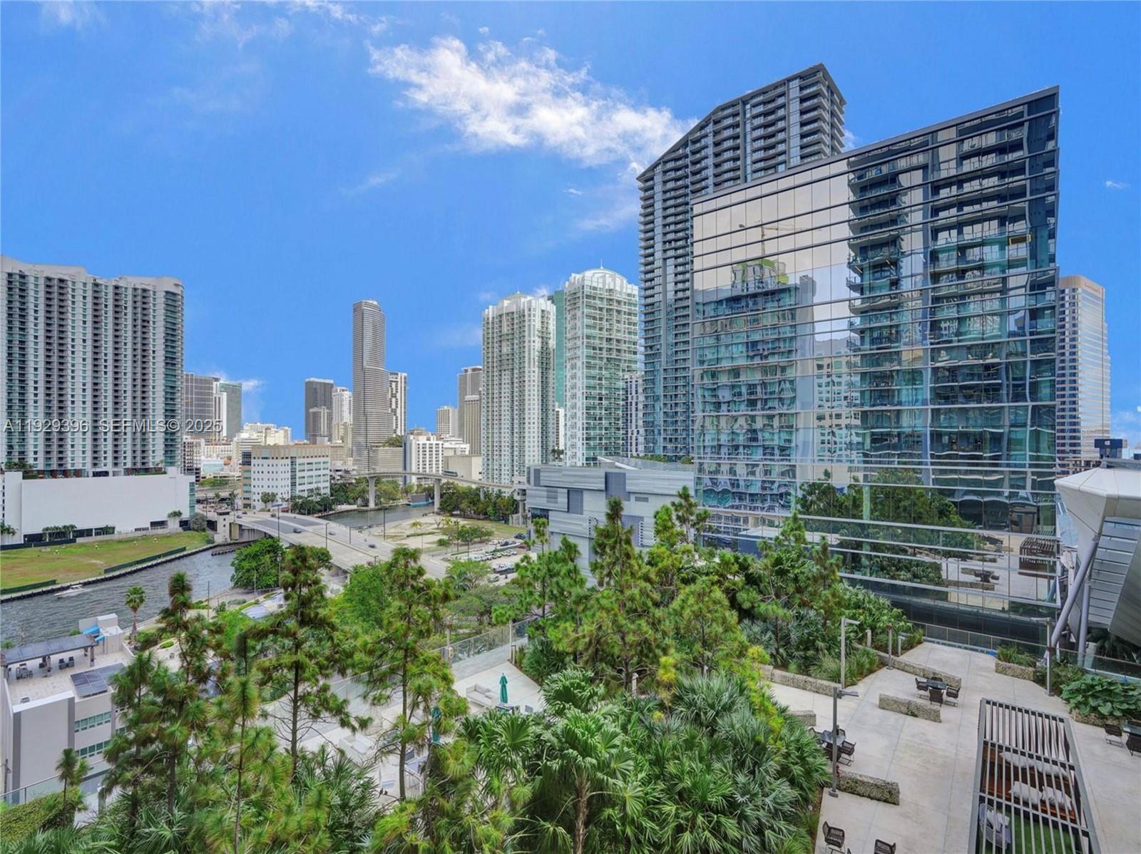 88 SW 7th St #907, Miami FL 33130