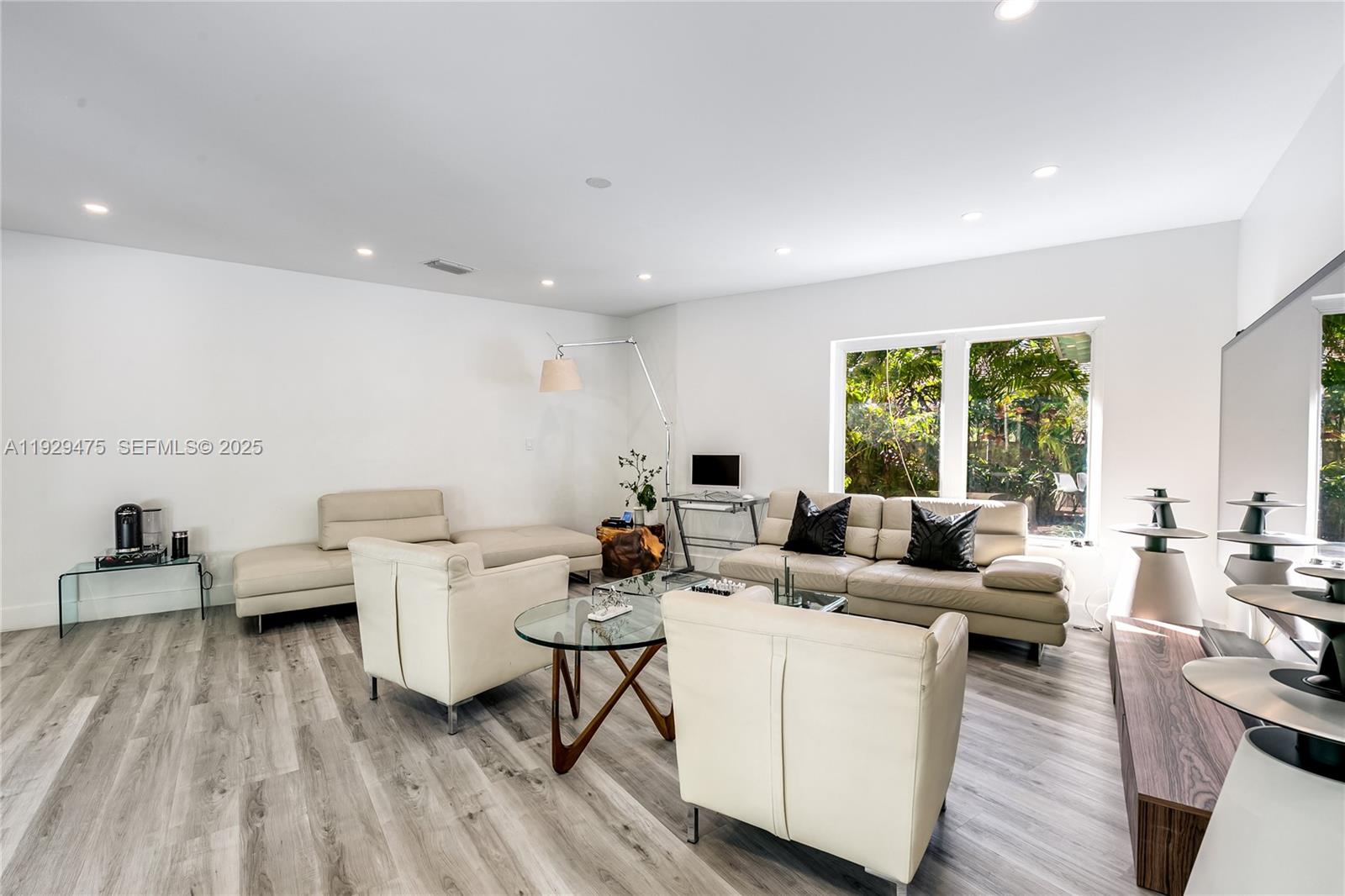 1349 Middle River Dr, Fort Lauderdale FL 33308