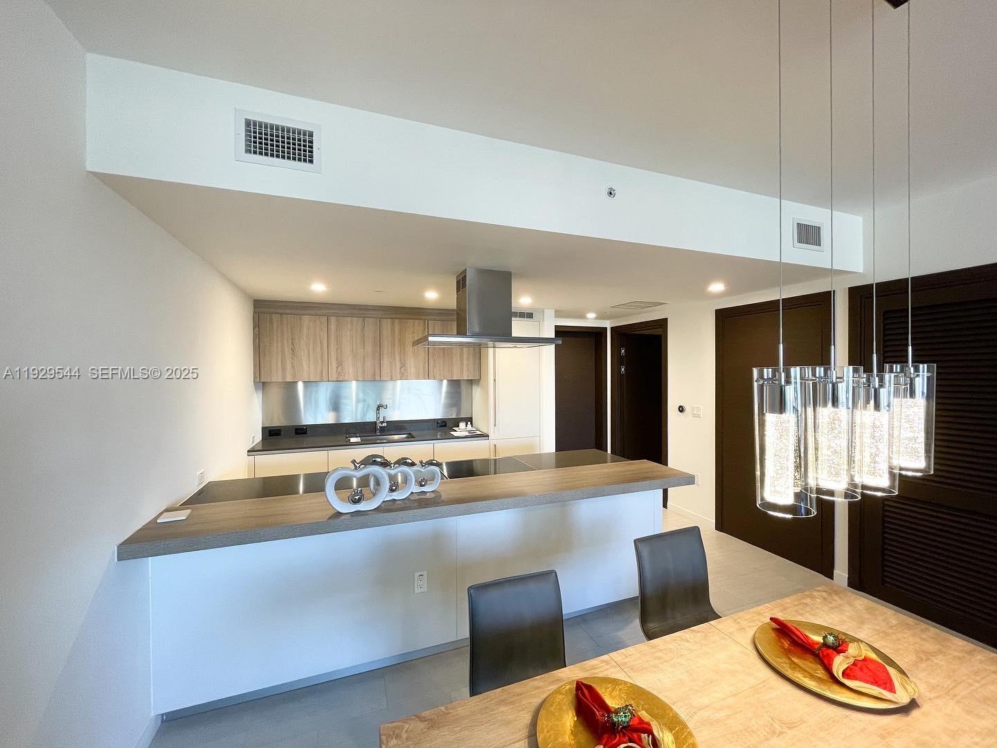 1000 Brickell Plz #2011, Miami FL 33131