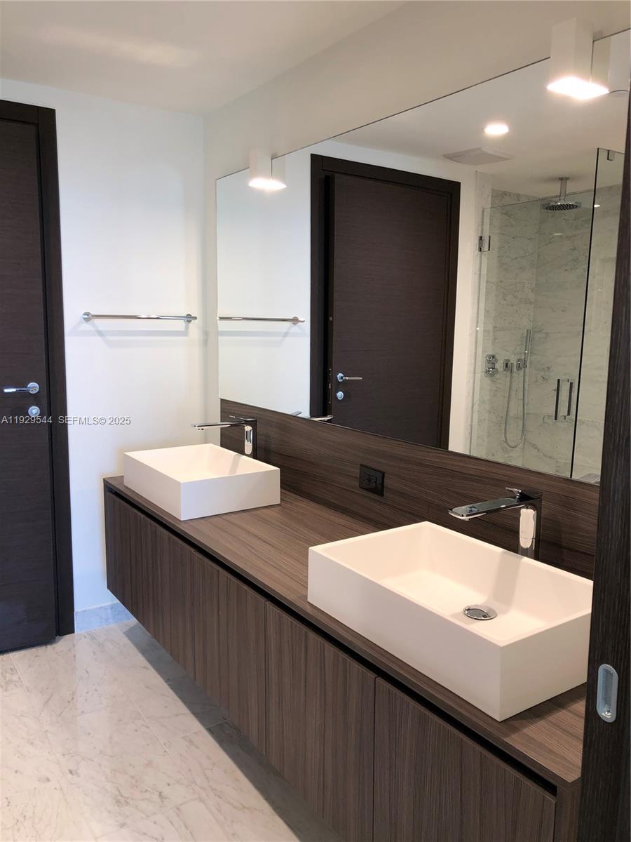 1000 Brickell Plz #2011, Miami FL 33131