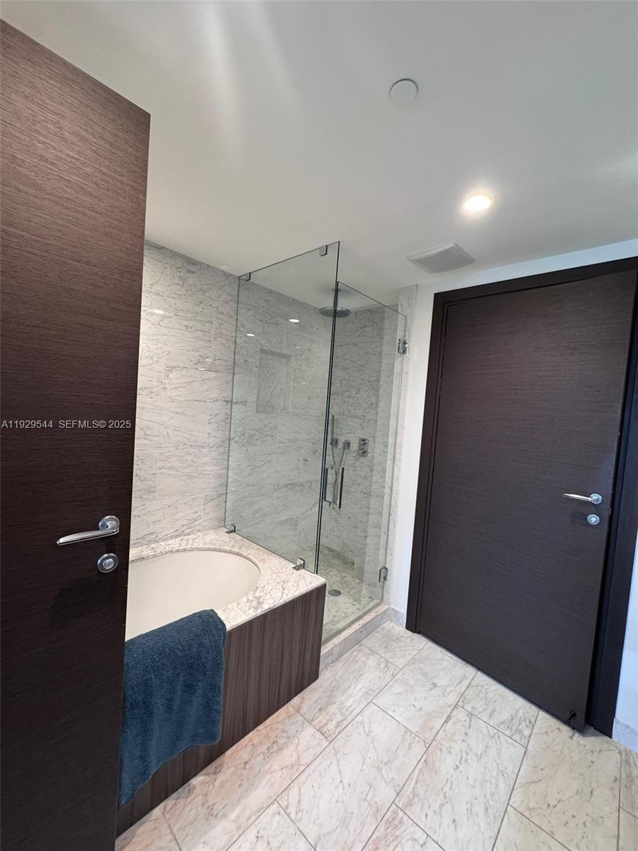 1000 Brickell Plz #2011, Miami FL 33131