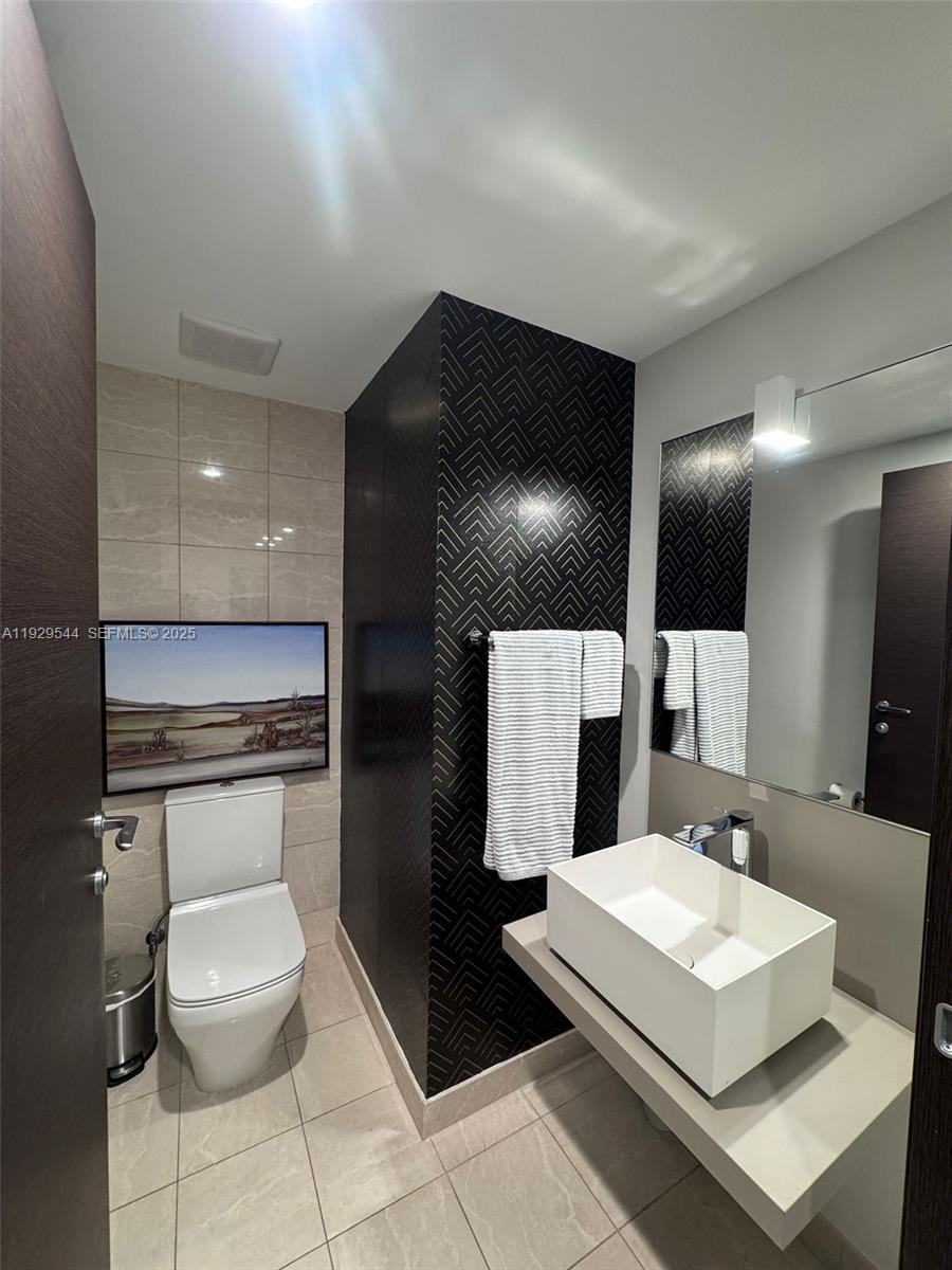 1000 Brickell Plz #2011, Miami FL 33131