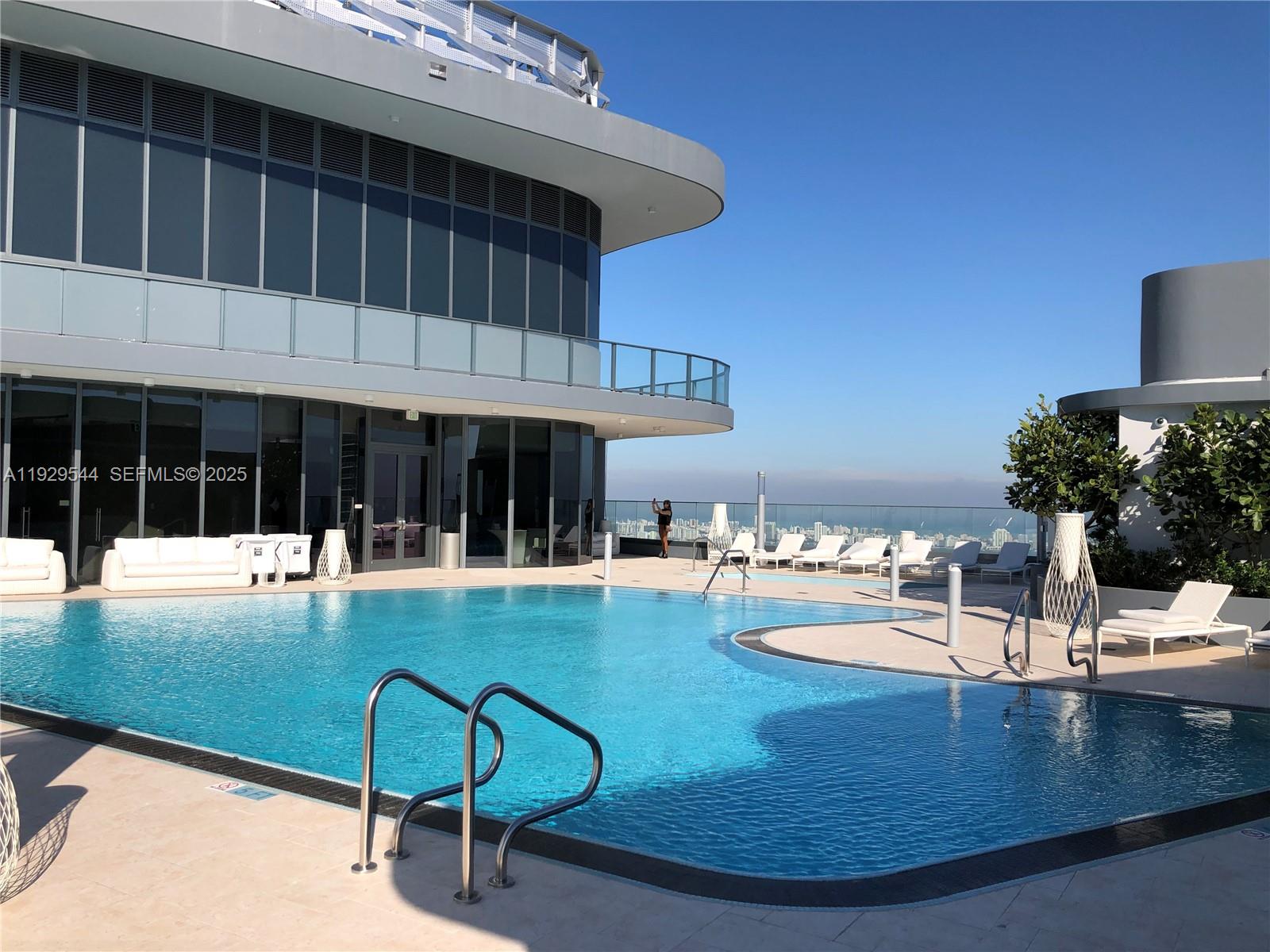 1000 Brickell Plz #2011, Miami FL 33131
