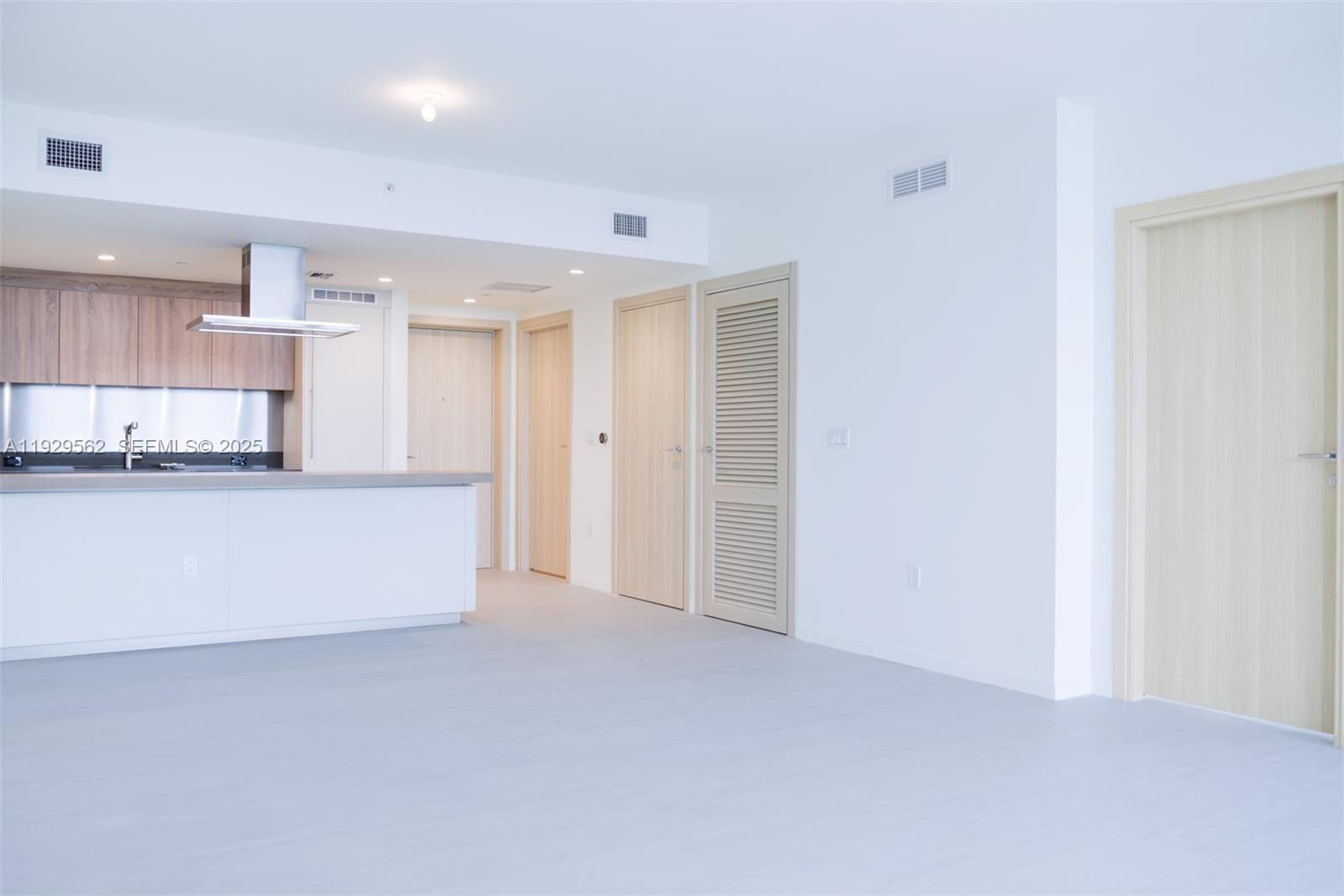 1000 Brickell Plz #3208, Miami FL 33131