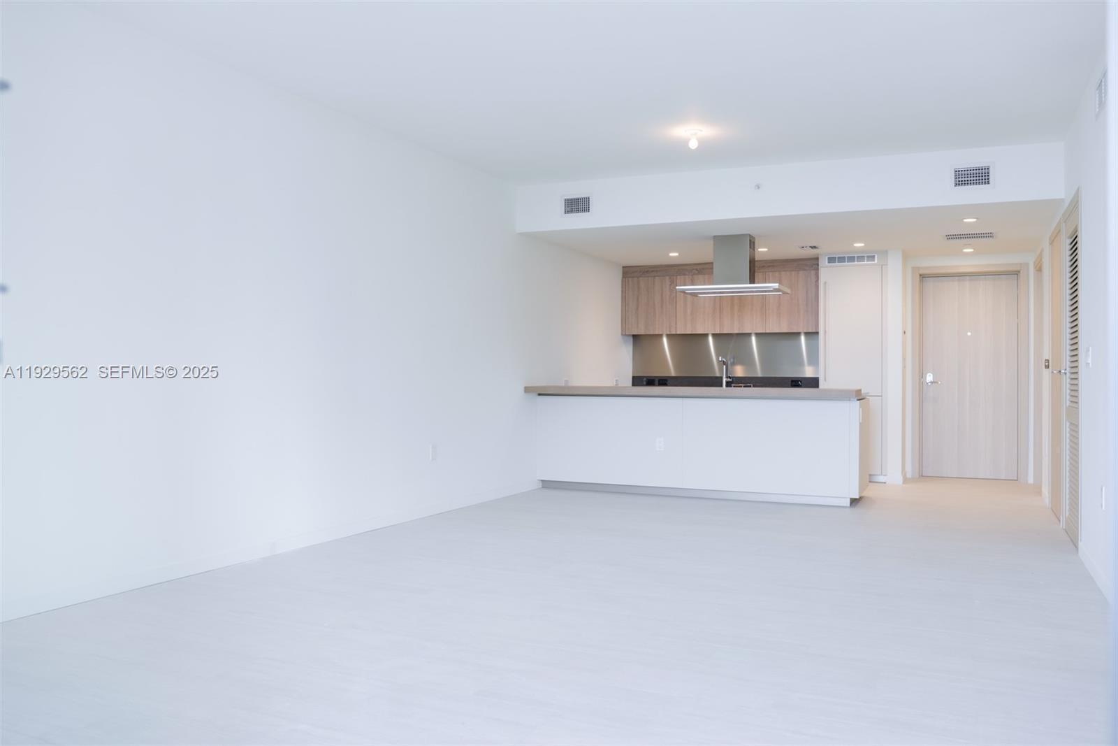 1000 Brickell Plz #3208, Miami FL 33131