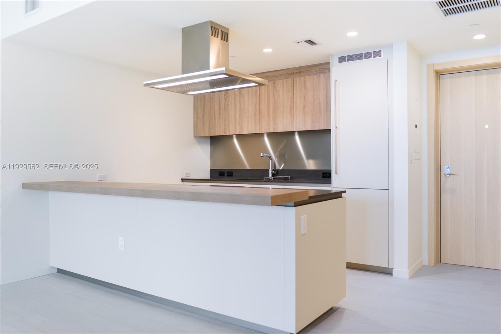 1000 Brickell Plz #3208, Miami FL 33131
