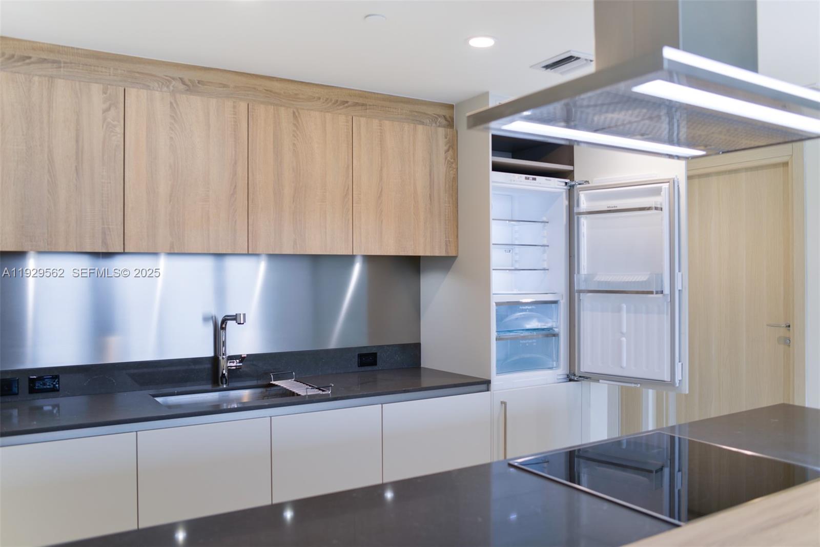 1000 Brickell Plz #3208, Miami FL 33131