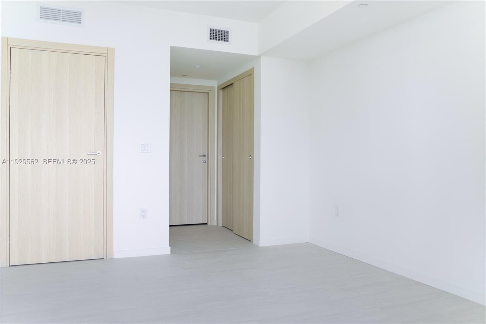 1000 Brickell Plz #3208, Miami FL 33131