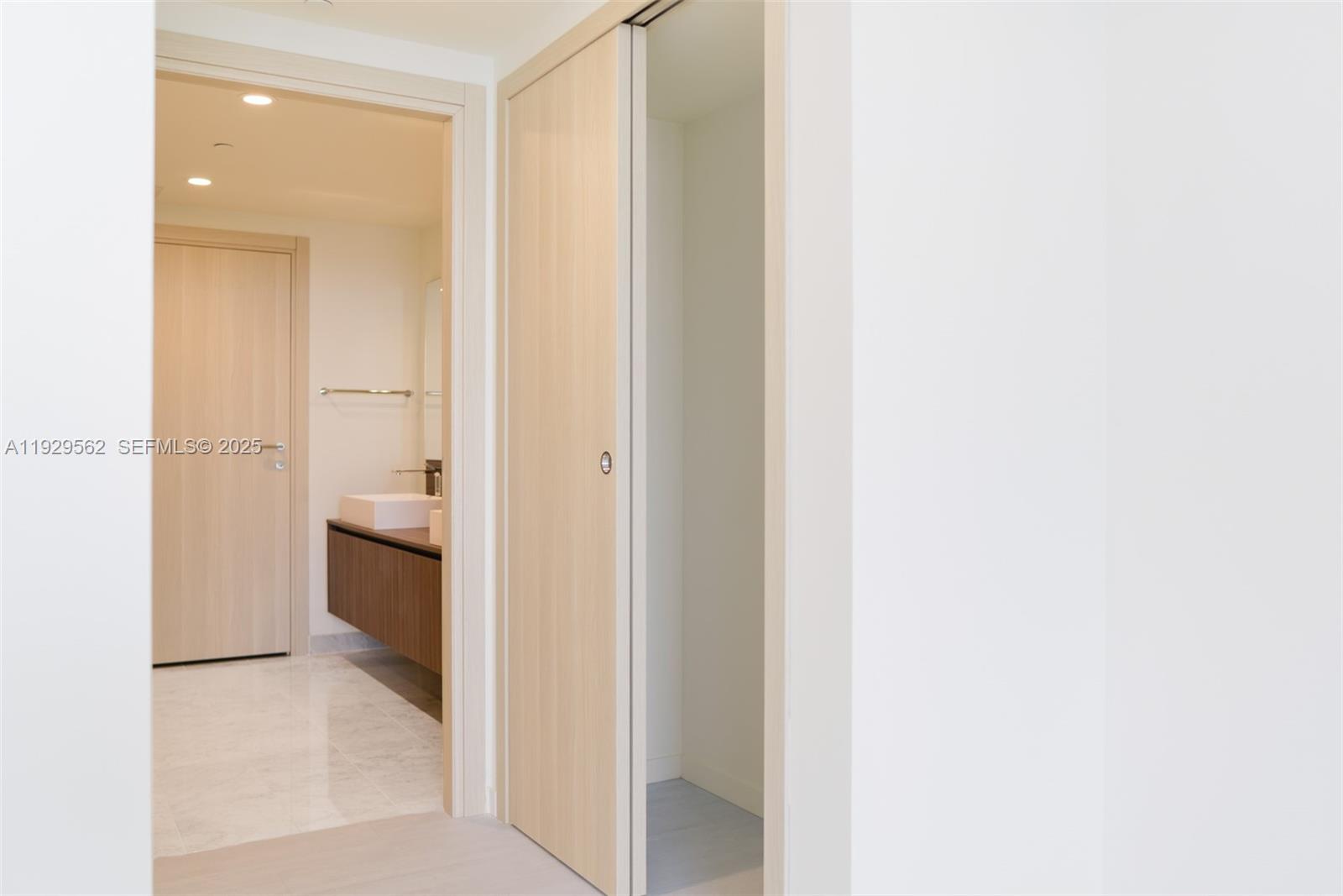 1000 Brickell Plz #3208, Miami FL 33131