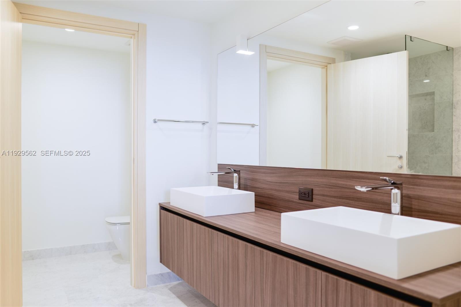 1000 Brickell Plz #3208, Miami FL 33131