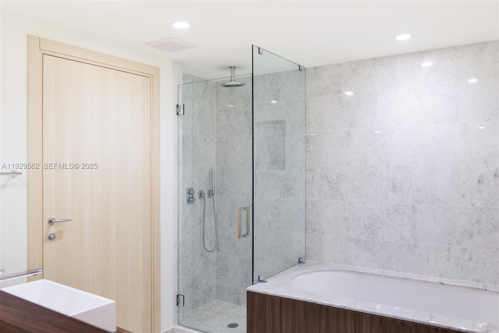 1000 Brickell Plz #3208, Miami FL 33131