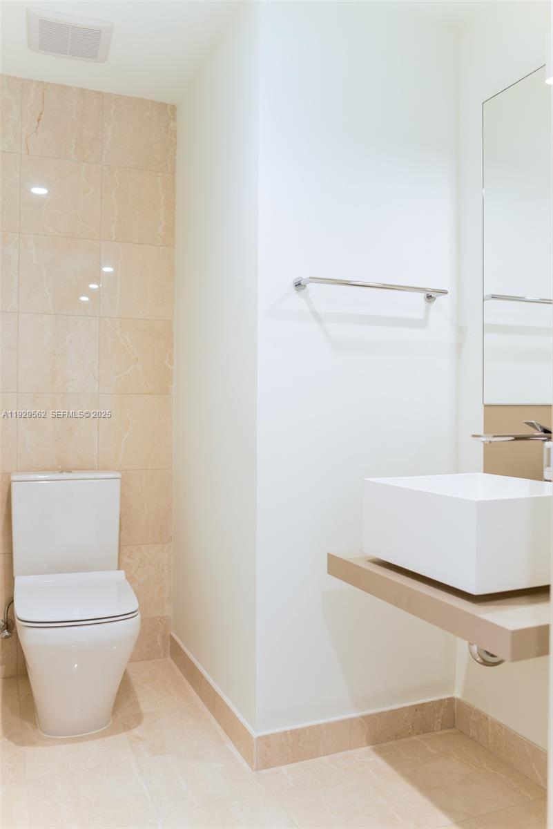 1000 Brickell Plz #3208, Miami FL 33131