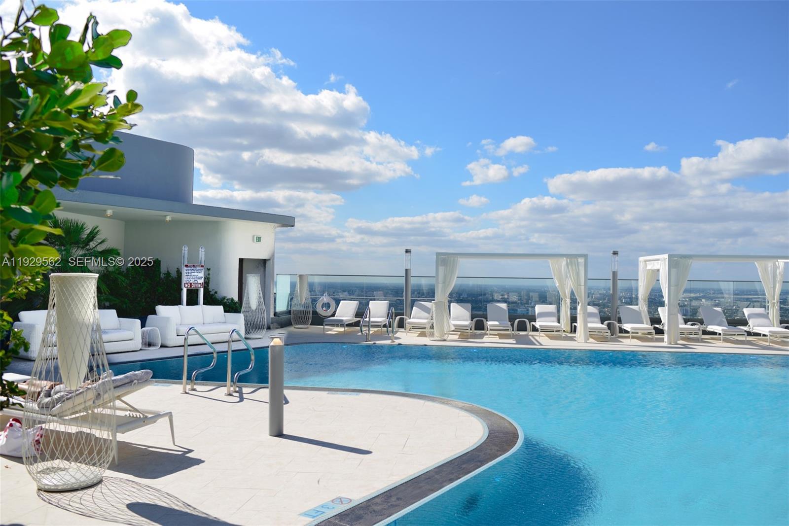 1000 Brickell Plz #3208, Miami FL 33131