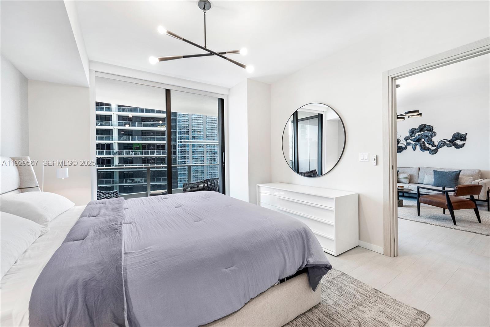 1000 Brickell Plz #4005, Miami FL 33131