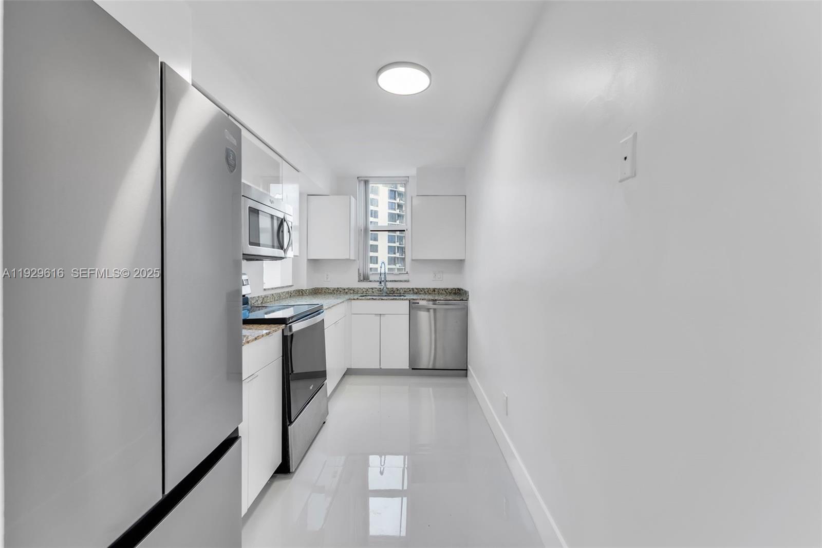 770 Claughton Island Dr #1401, Miami FL 33131