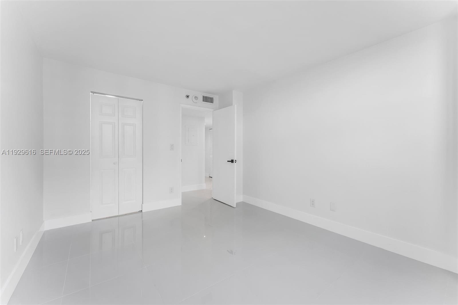 770 Claughton Island Dr #1401, Miami FL 33131