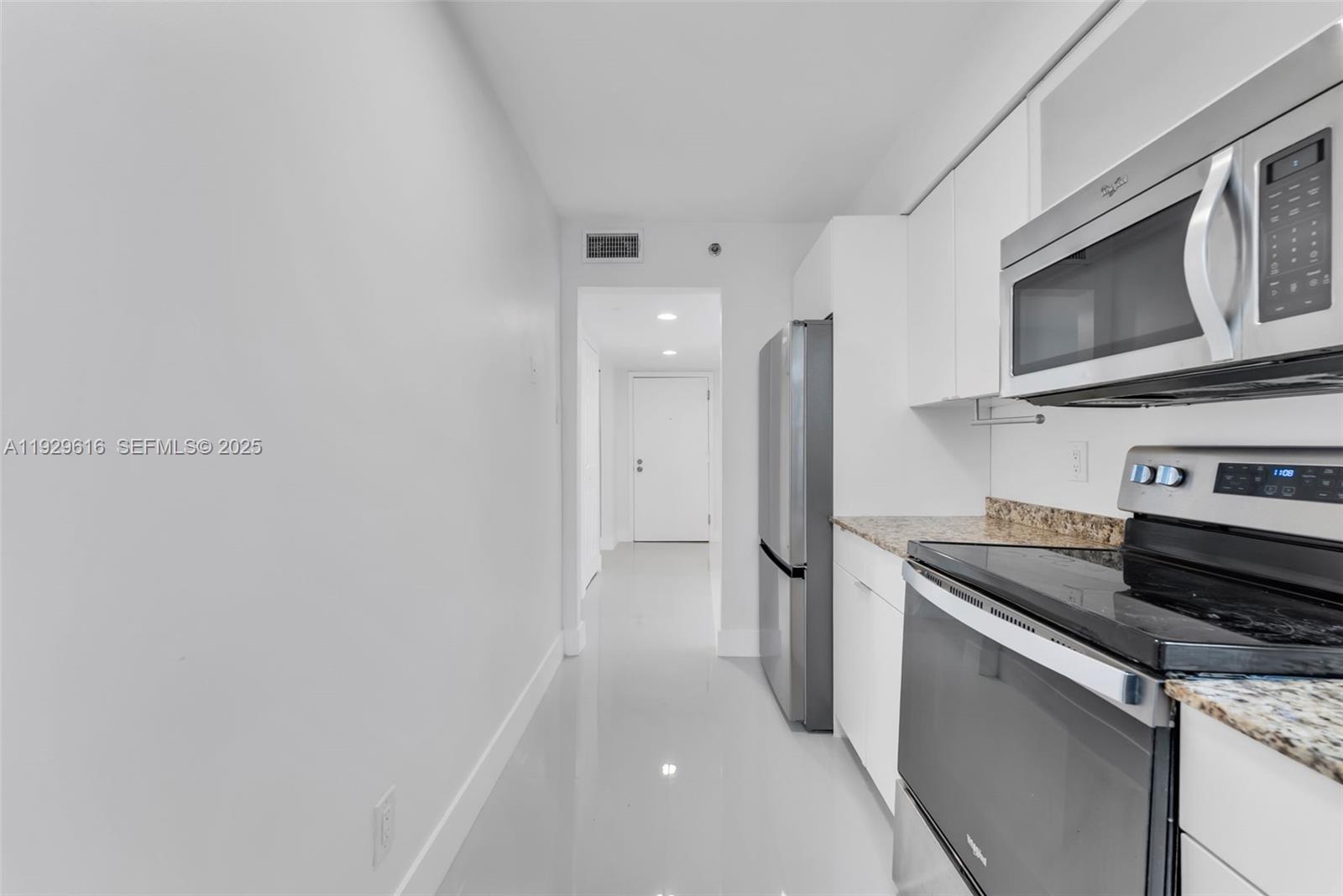 770 Claughton Island Dr #1401, Miami FL 33131