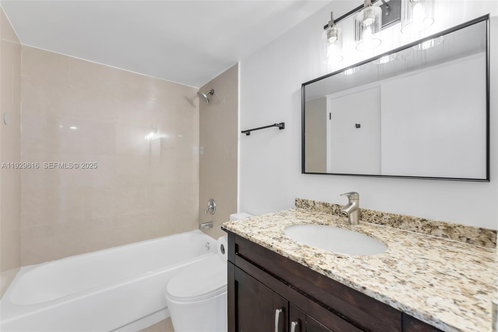 770 Claughton Island Dr #1401, Miami FL 33131