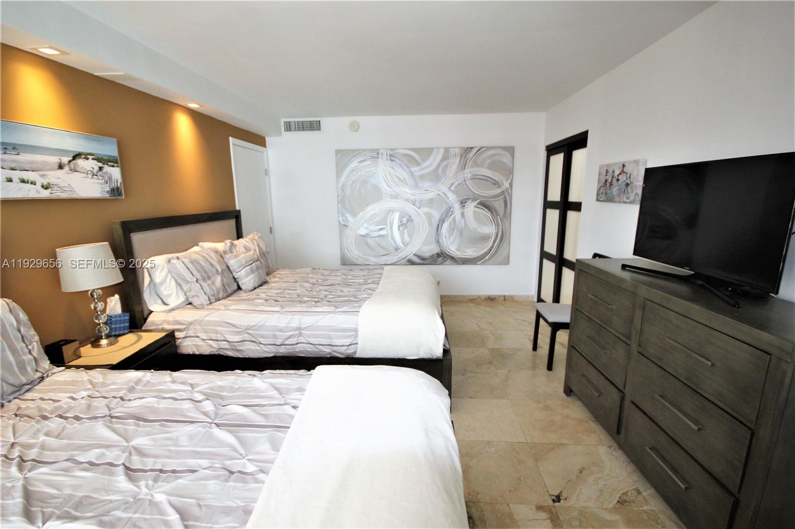 5161 Collins Ave #1610, Miami Beach FL 33140