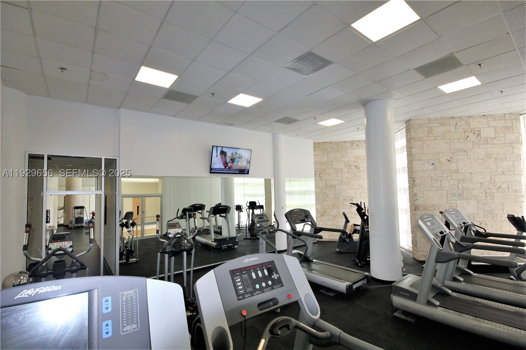 5161 Collins Ave #1610, Miami Beach FL 33140