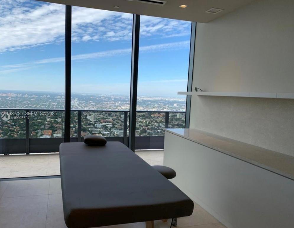 1000 Brickell Plaza #3210, Miami FL 33131