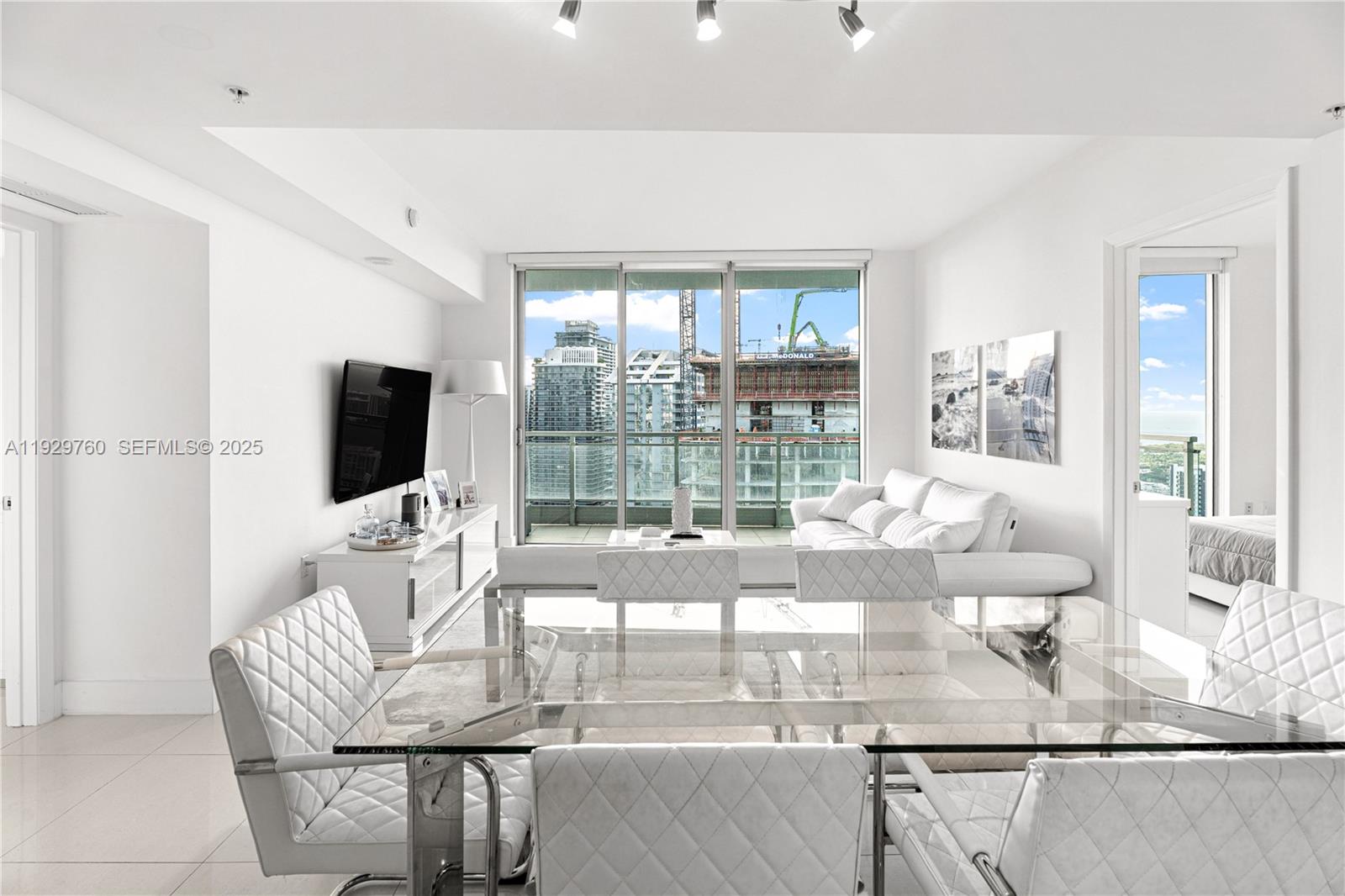 92 SW 3rd St #4704, Miami FL 33130