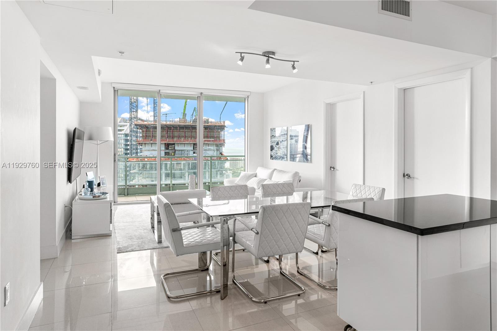 92 SW 3rd St #4704, Miami FL 33130
