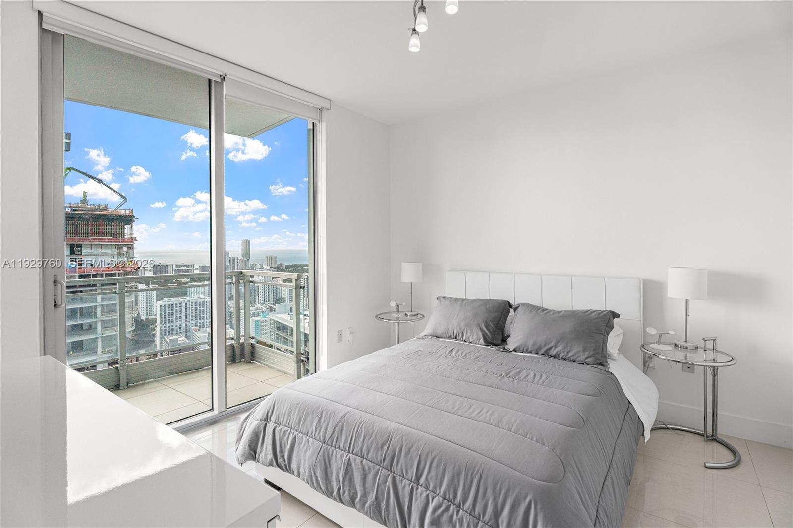 92 SW 3rd St #4704, Miami FL 33130