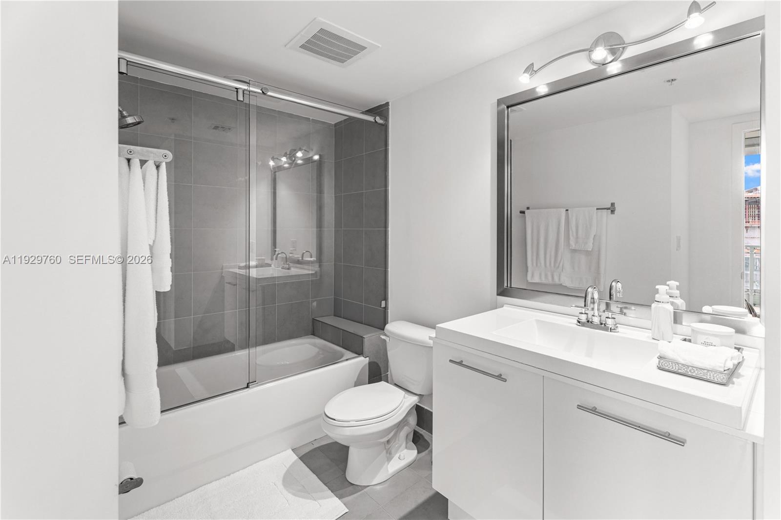 92 SW 3rd St #4704, Miami FL 33130