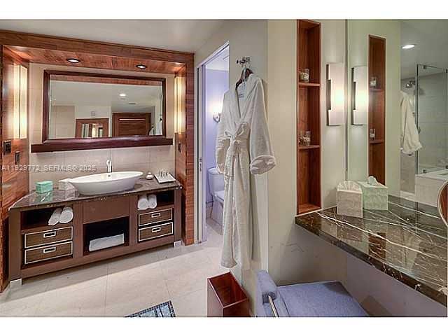 6801 Collins Ave #309, Miami Beach FL 33141