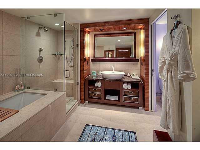 6801 Collins Ave #309, Miami Beach FL 33141